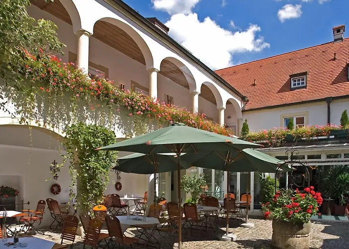 Neufahrn Hotel