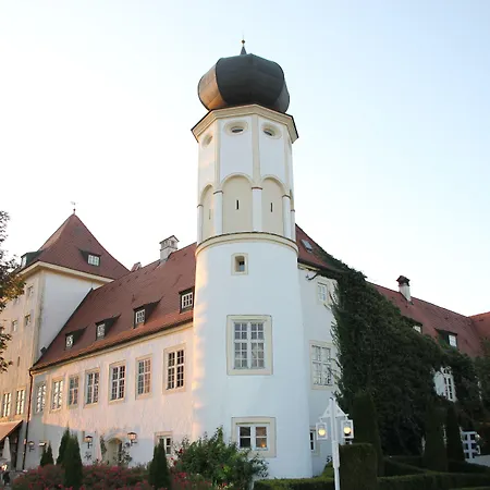 Neufahrn Отель