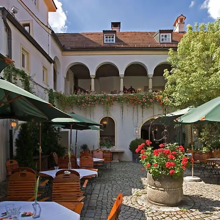 Neufahrn Otel