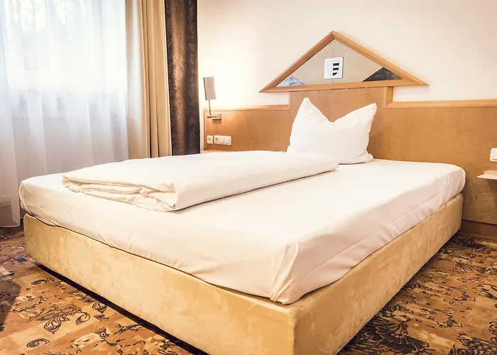 Hotel Neufahrn 3*